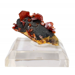 vanadinite on goethite