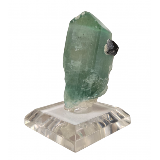 Hiddenite - magnetite