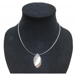 collier oeil de chat blanc