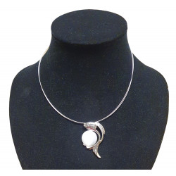 collier oeil de chat blanc