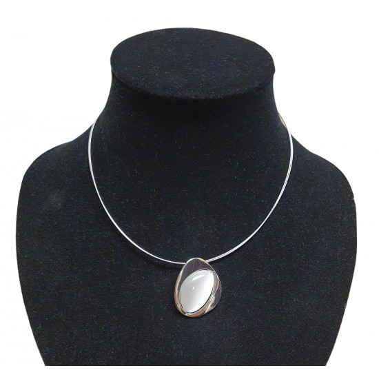 necklace cats eye white 
