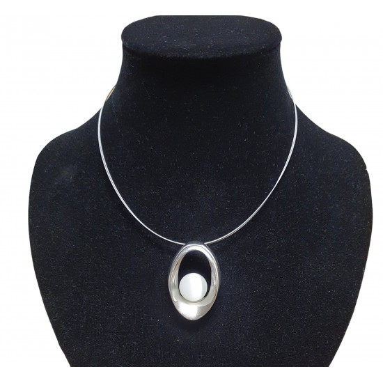 necklace cats eye white 