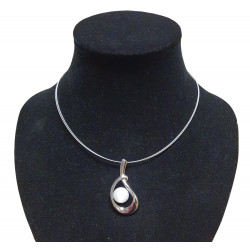 collier oeil de chat blanc