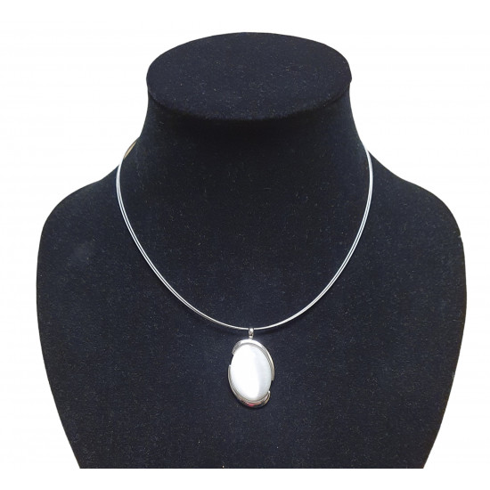 necklace cats eye white 