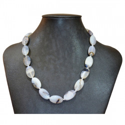 Collier agate ovale blanche
