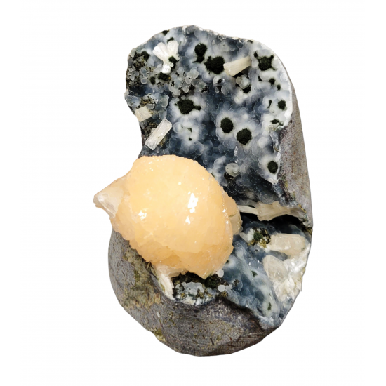 stellerite on chalcedony