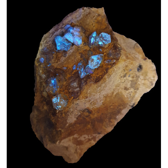 quartz with petroleum inclusion (UV reactive)