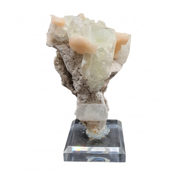 green apophyllite on stilbite on morderite