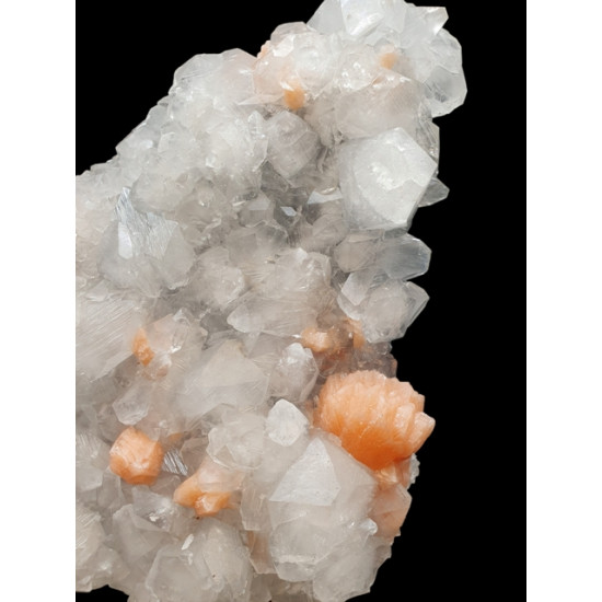 apophyllite and stilbite on chalcedony