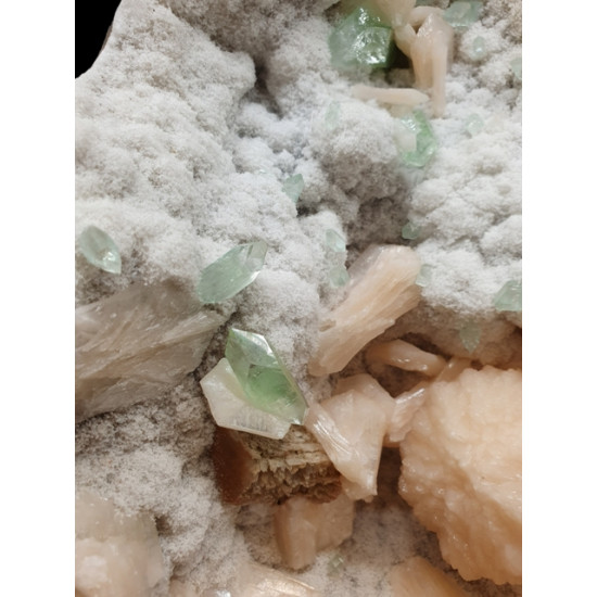 green apophyllite on stilbite and morderite