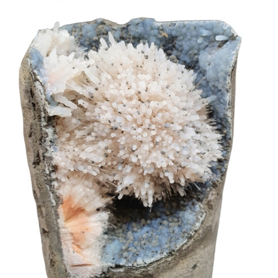 Mesolite with chalcedony