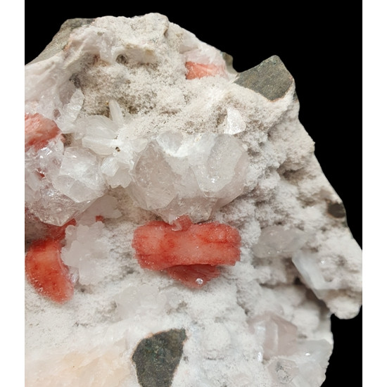 heulandite on morderite, stilbite and apophyllite