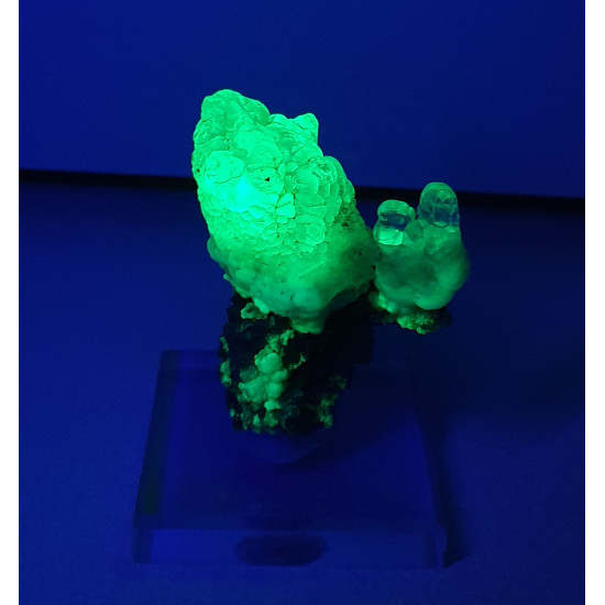 Hyalite opal on chalcedony