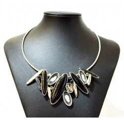 black cynia necklace