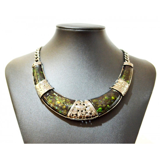 olive tila necklace
