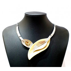 beige nuina necklace