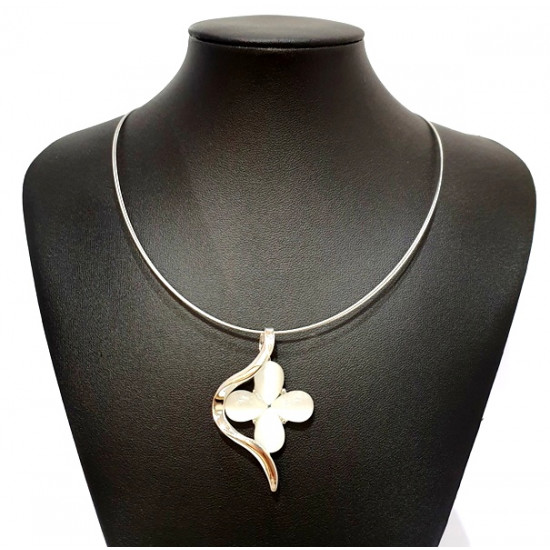 collier oeil de chat blanc