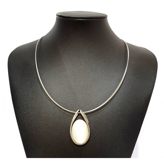 collier oeil de chat blanc