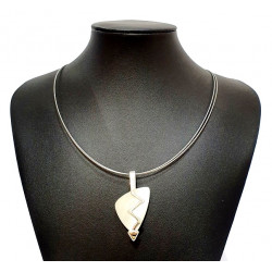 collier oeil de chat blanc