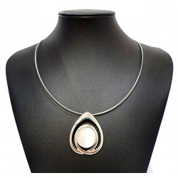 collier oeil de chat blanc