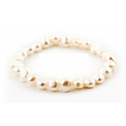 White pearl bracelet