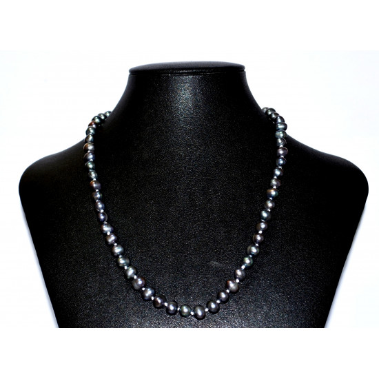 Black pearl necklace