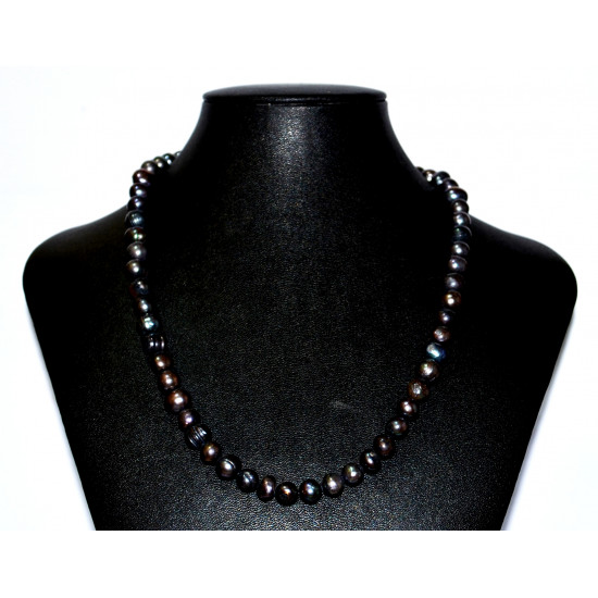 Black pearl necklace
