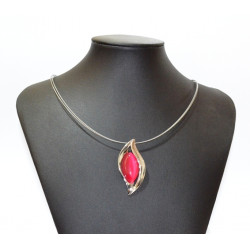necklace cats eye raspberry
