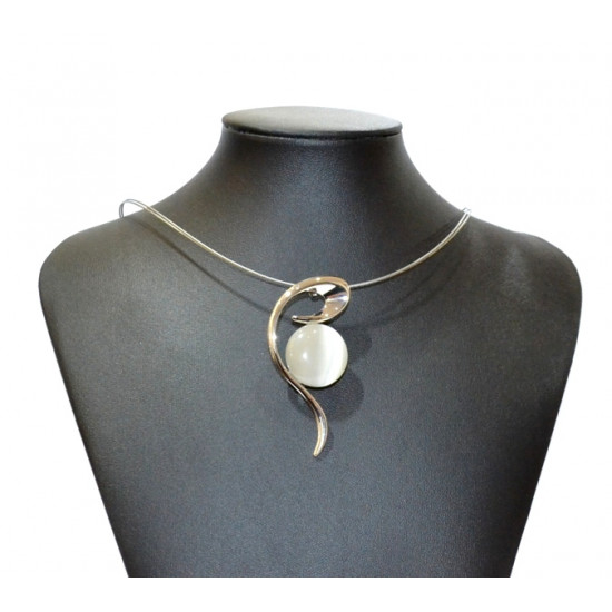 collier oeil de chat blanc