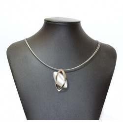 collier oeil de chat blanc